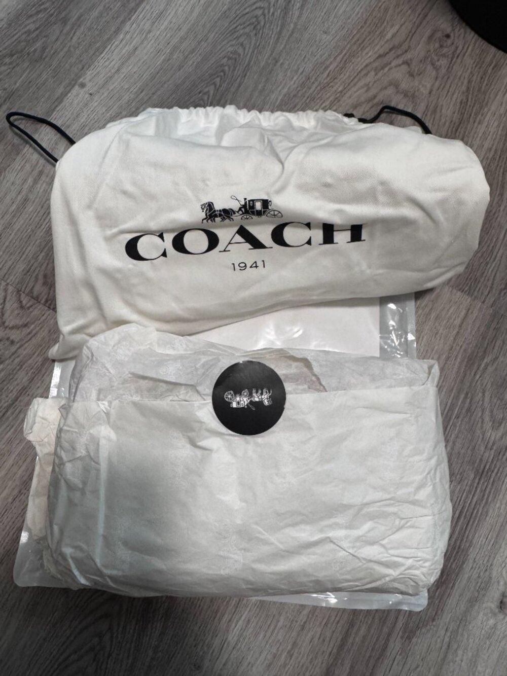 COACH - Picture 5 of 6